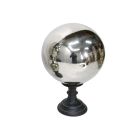 Boule de métal chromé monté sur socle