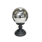 Boule de métal chromé monté sur socle