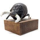 Taureau agressif sculpture en céramique émaillée XXème