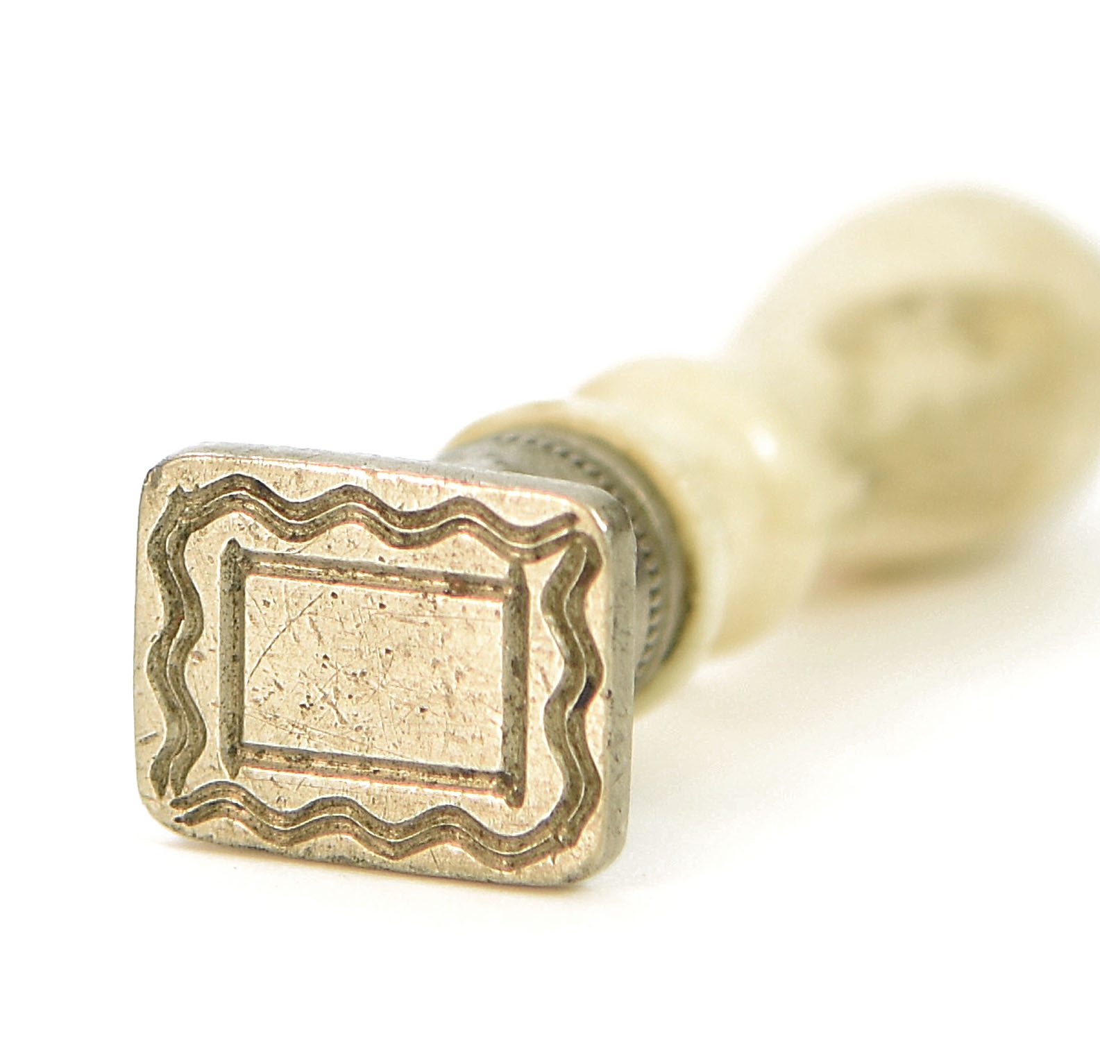 Sceau à cacheter de collection couleur beige clair et cabochon en onyx noir taillé 