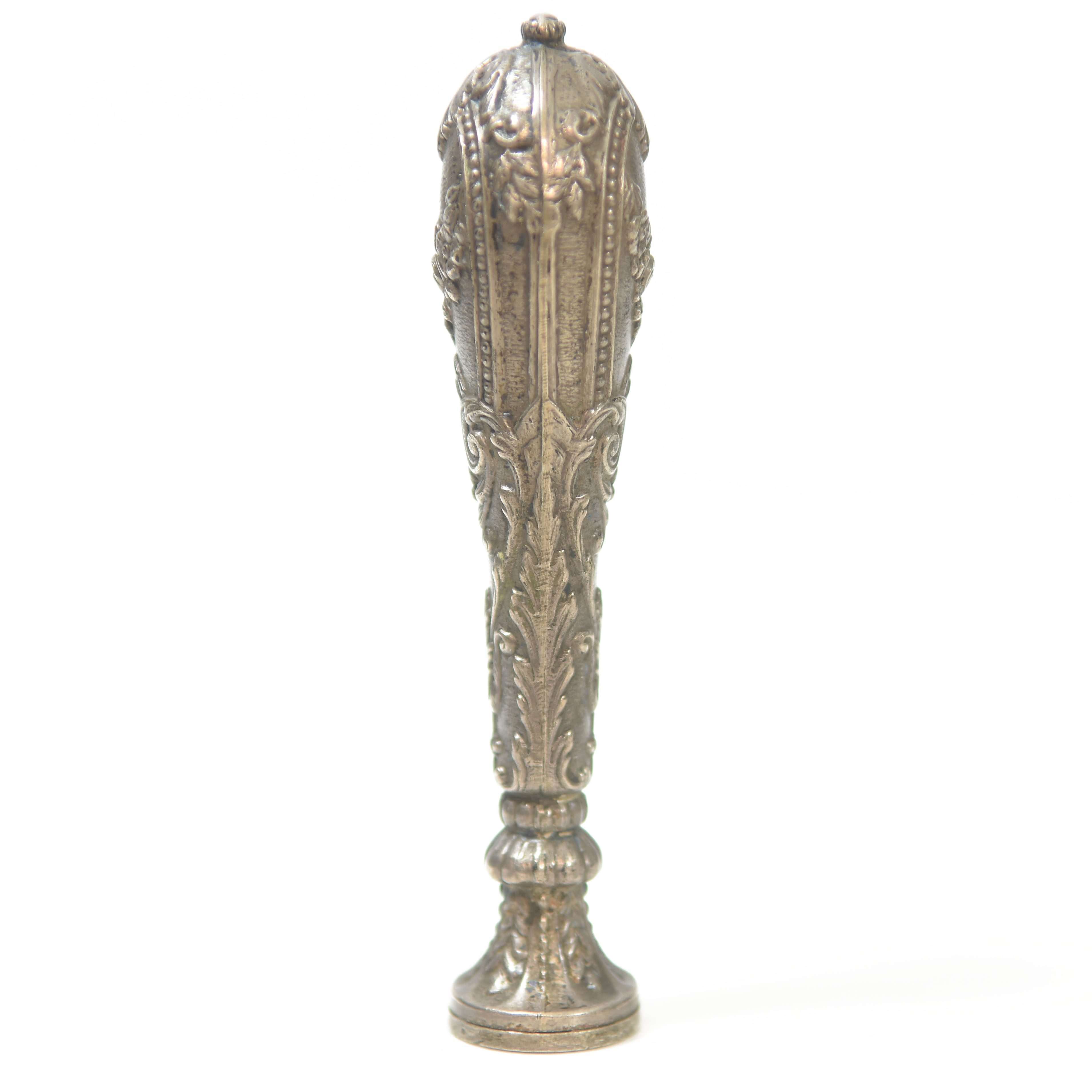 Sceau à cacheter de collection en argent ou métal argenté décor floral