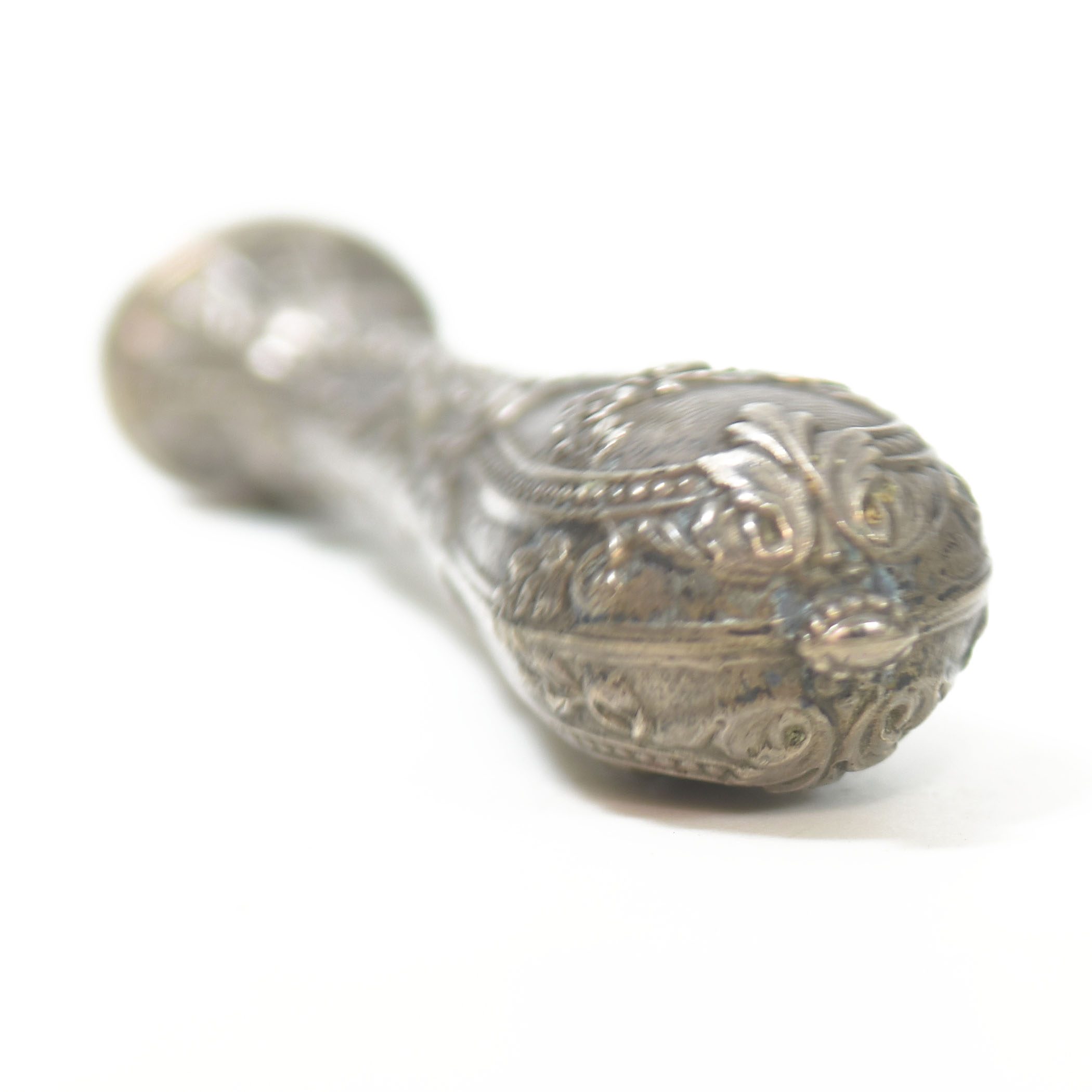 Sceau à cacheter de collection en argent ou métal argenté décor floral