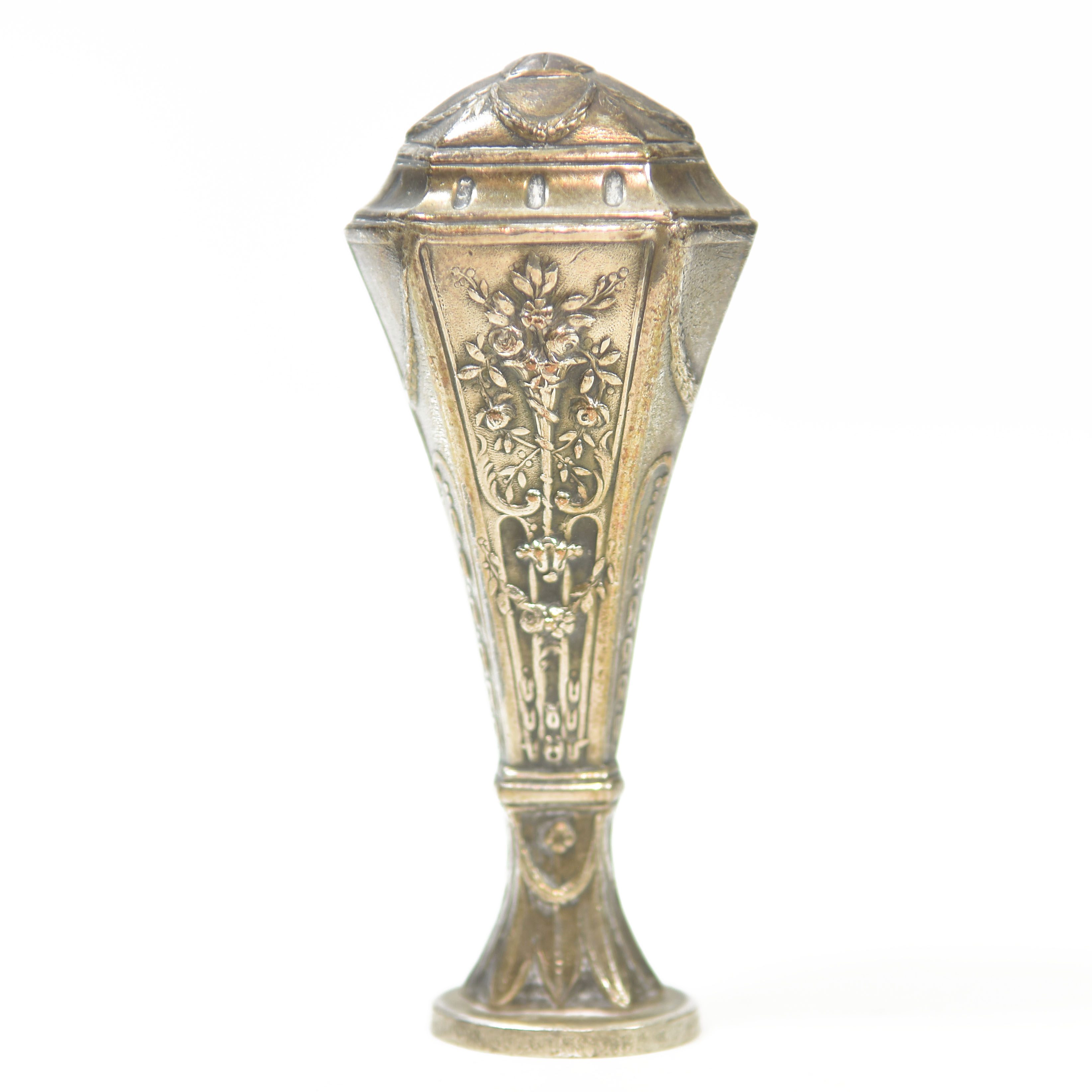 Sceau à cacheter de collection en métal argenté ou argent décor fioritures Louis XVI
