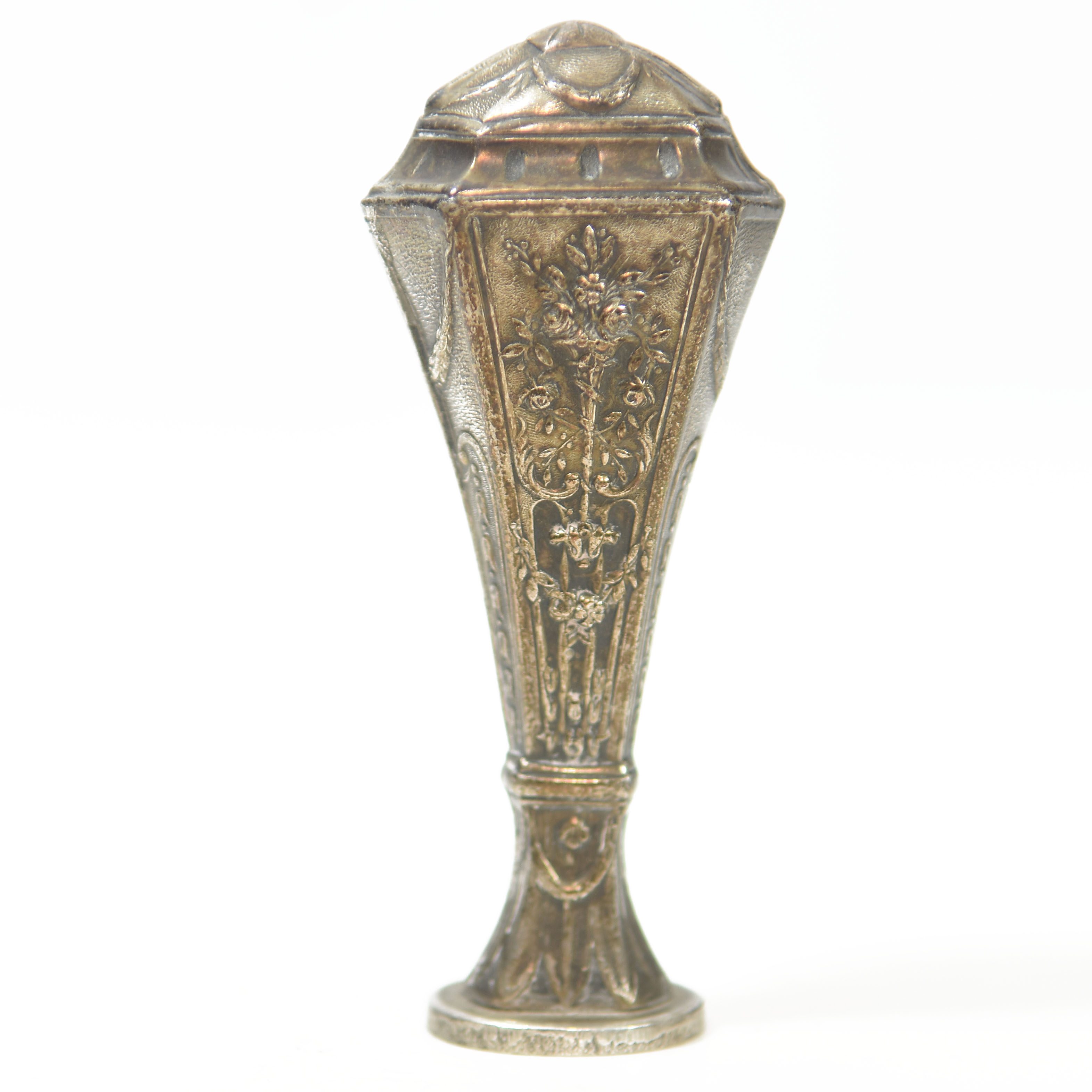 Sceau à cacheter de collection en métal argenté ou argent décor fioritures Louis XVI