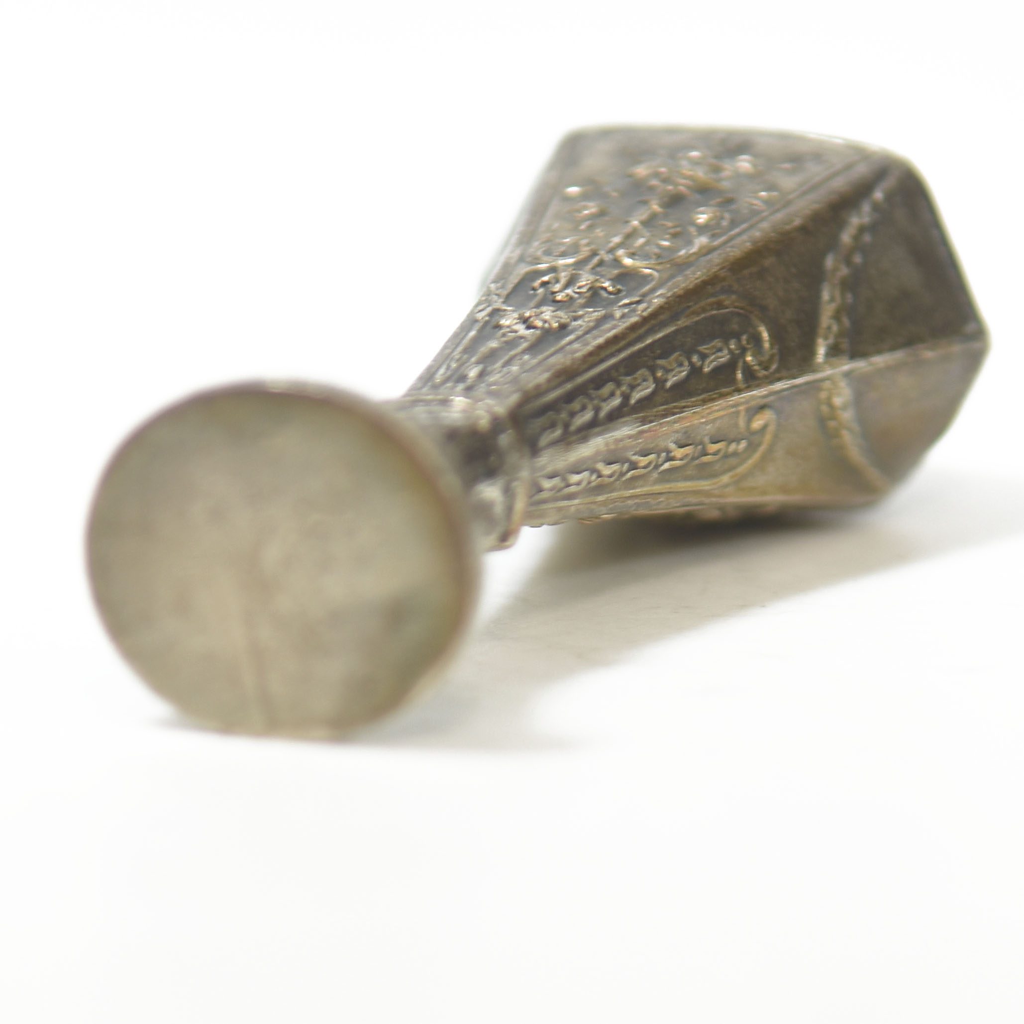 Sceau à cacheter de collection en métal argenté ou argent décor fioritures Louis XVI
