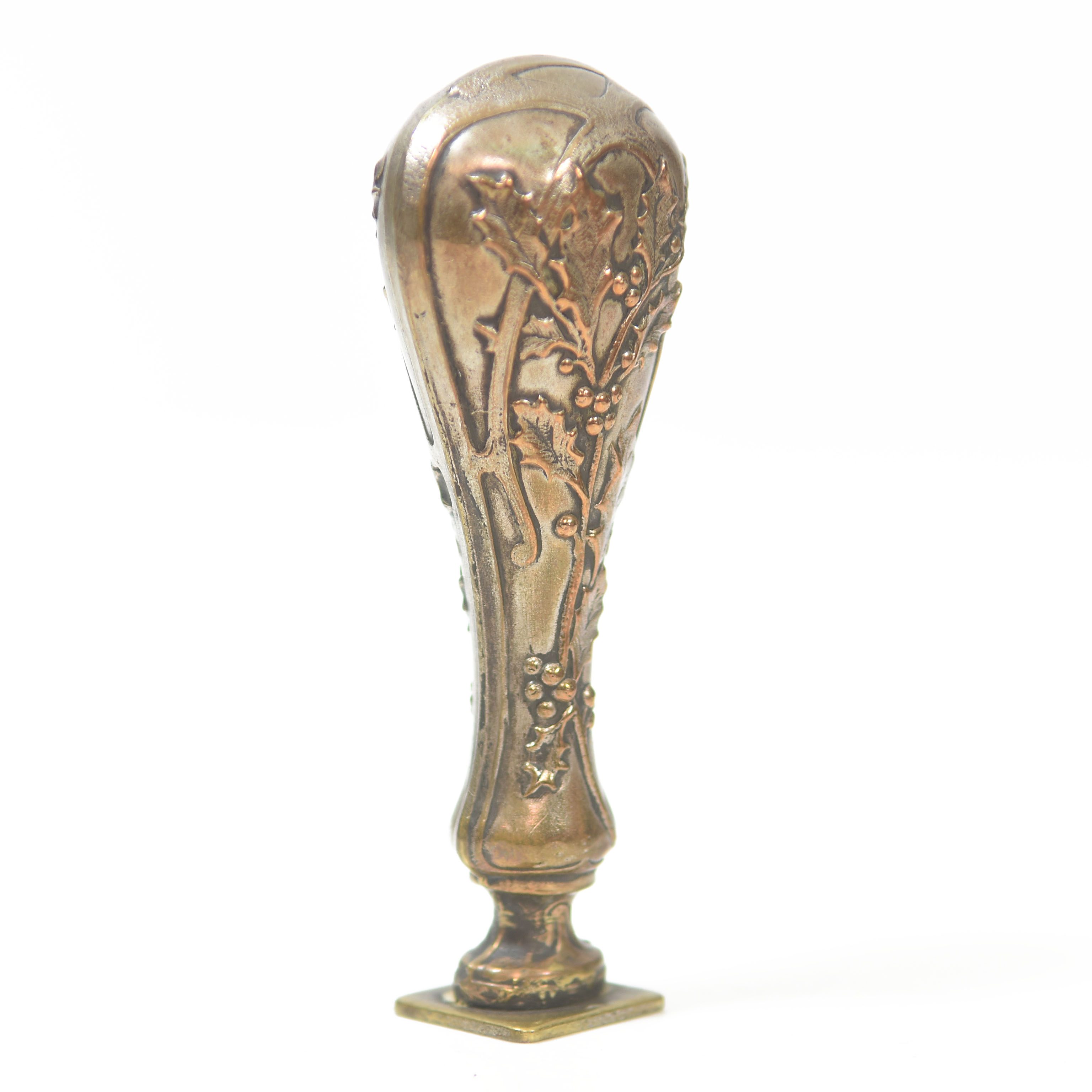 Sceau à cacheter de collection en métal argenté ou argent décor floral