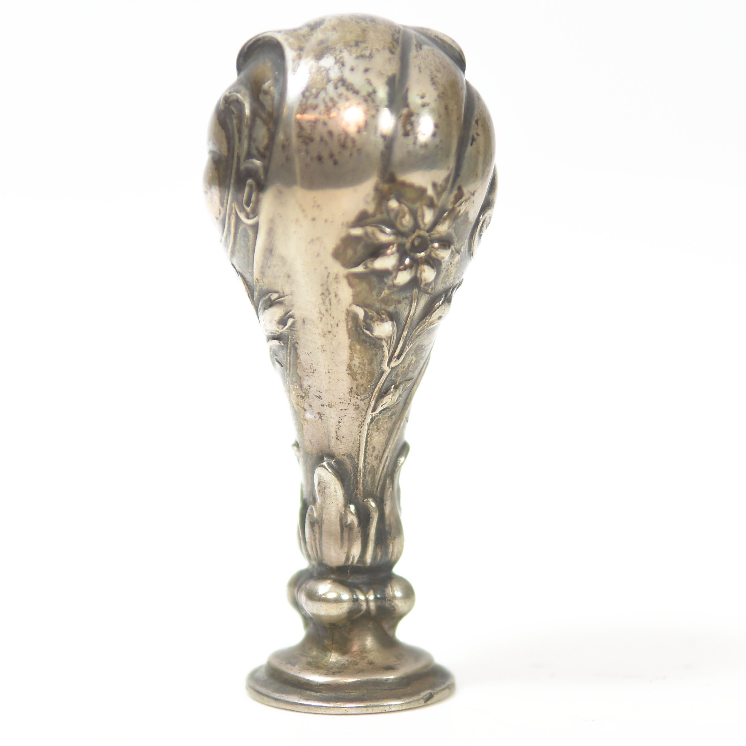 Sceau à cacheter de collection en métal argenté ou argent décor Art Nouveau