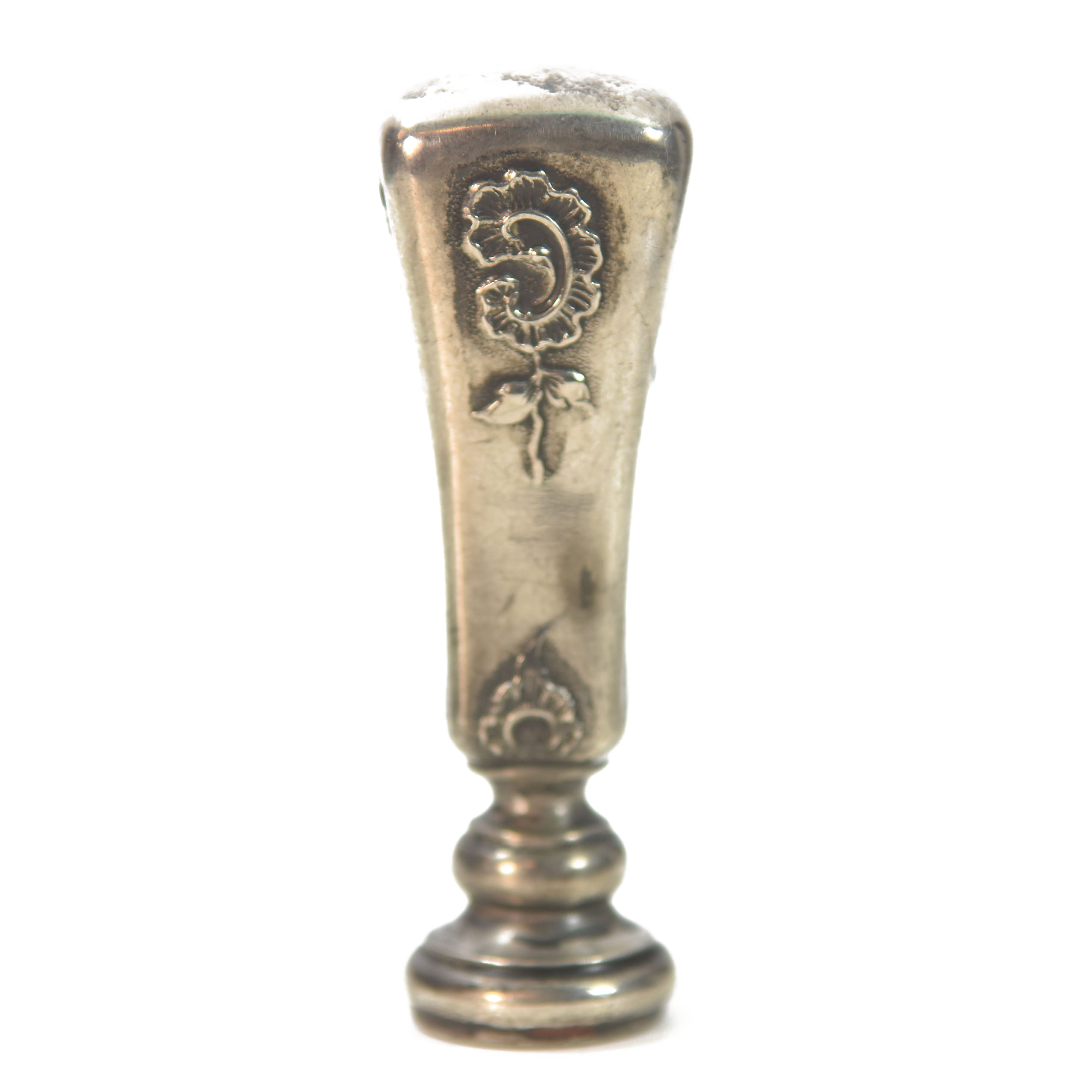 Sceau à cacheter de collection en argent ou en métal argenté décor floral