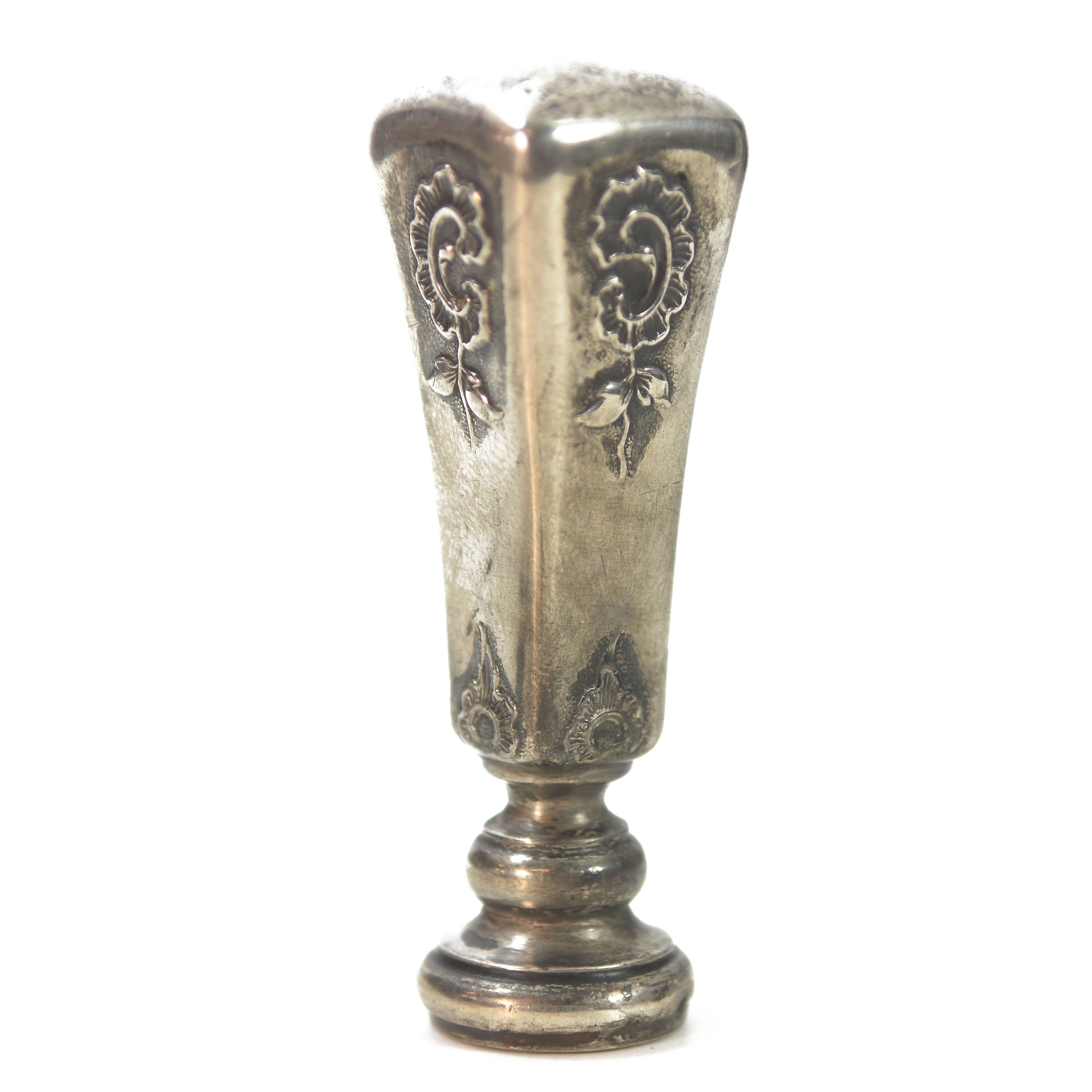Sceau à cacheter de collection en argent ou en métal argenté décor floral