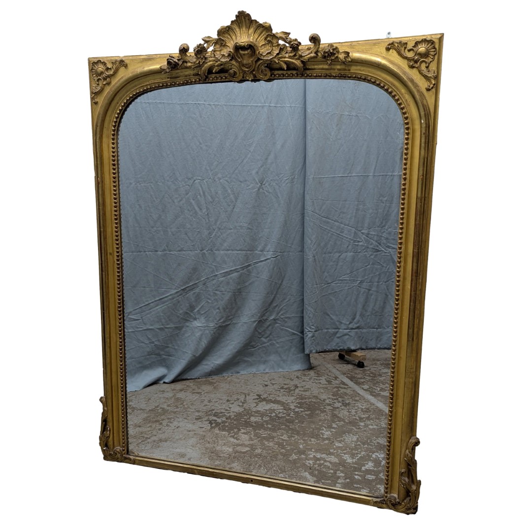 Miroir Napoléon III en bois et stuc doré à la feuille d'or 