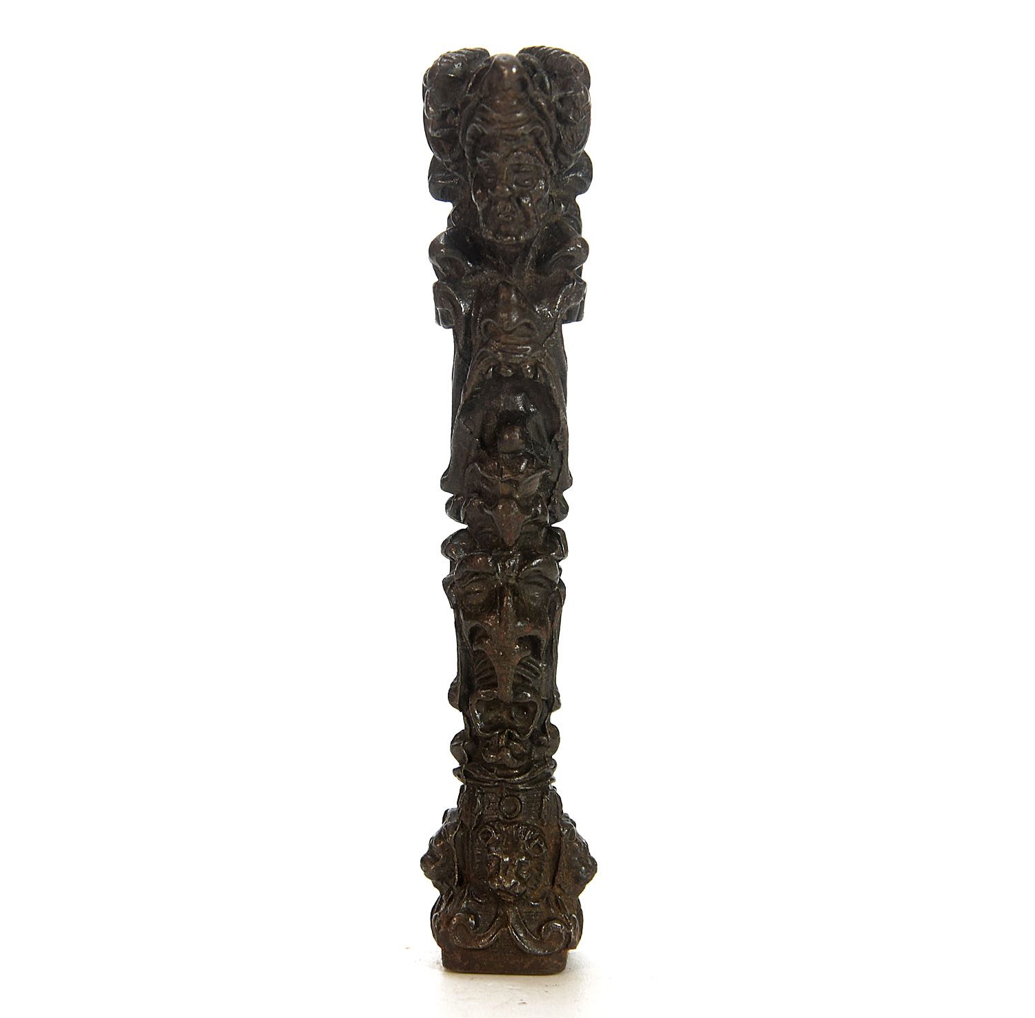 Sceau à cacheter (seal) bronze patiné représentant un enchevêtrement de masques grotesques 