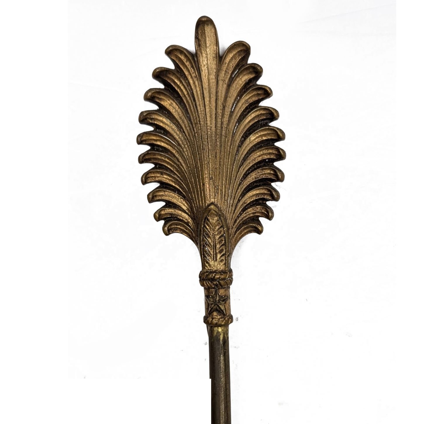Paire d’appliques murales en bronze doré, style Louis XVI, France, circa 1920