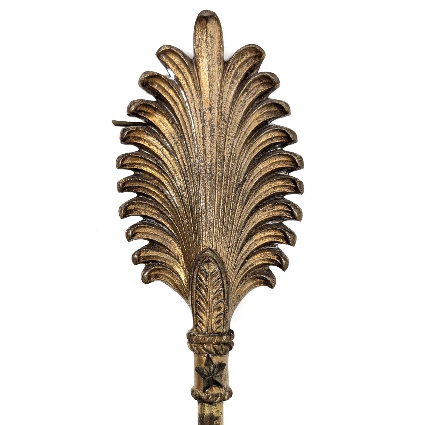 Paire d’appliques murales en bronze doré, style Louis XVI, France, circa 1920
