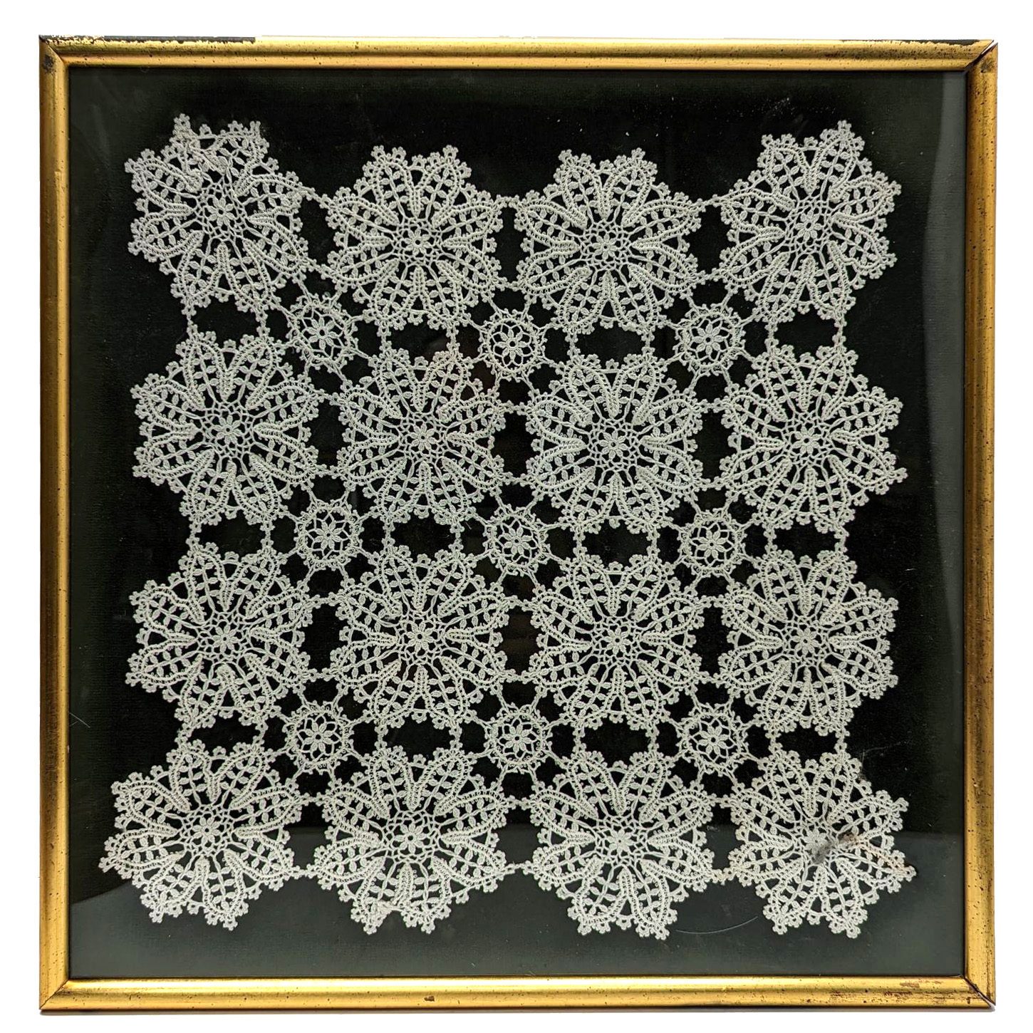 Panneau broderie et de dentelles encadrées XIXème